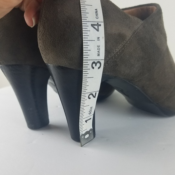 Clarks artisan brown suede ankle booties heeled - Picture 7 of 8